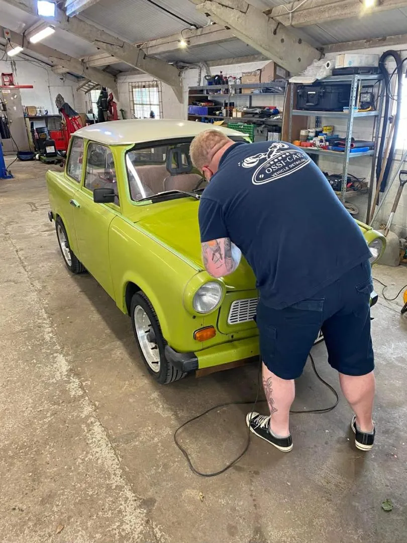 Careful classic car valeting